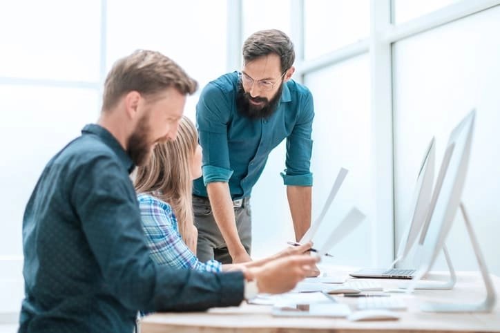 утечка через мобильные телефоны