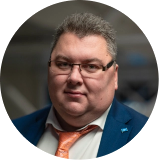 фото директора - Артем Избаенков